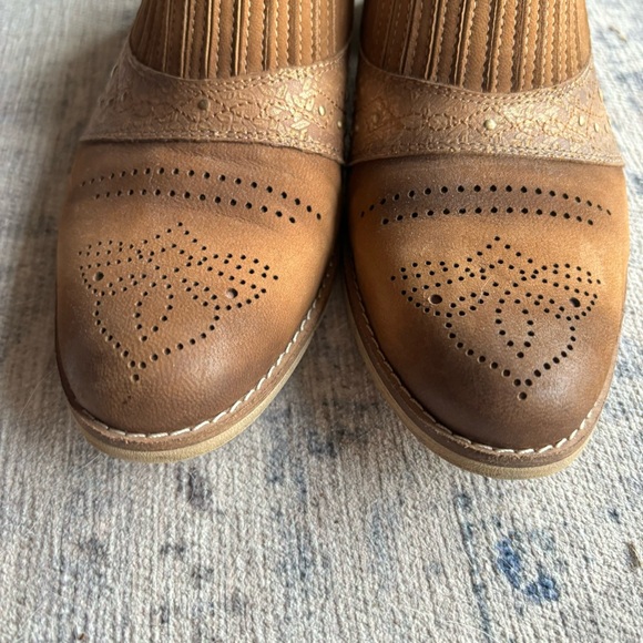 Sundance Brown Leather Flats - Picture 13 of 13